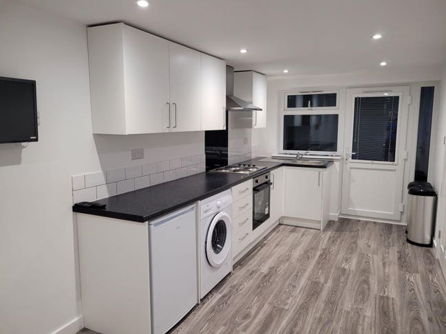 Lovely Self Contained Studio  Main Photo