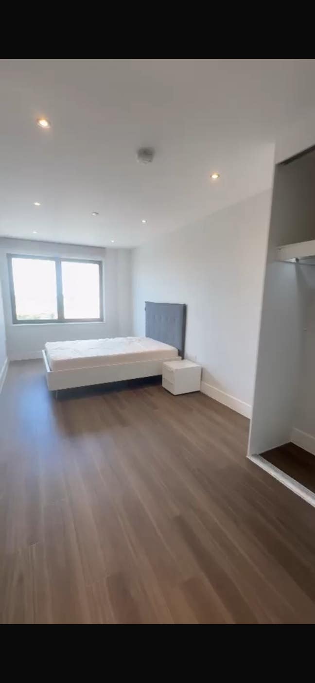 Luxury 1 bed apartment 16 mins to central  Main Photo