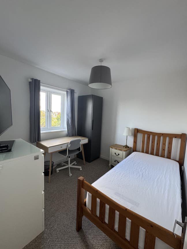 Single bed room to let Main Photo