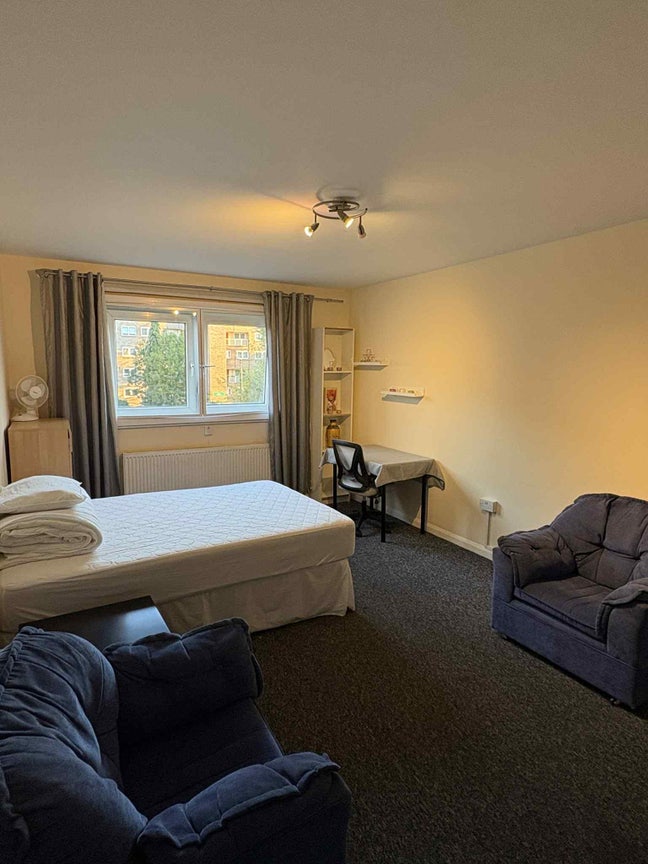 Spacious King Room – Euston / King’s Cross Main Photo