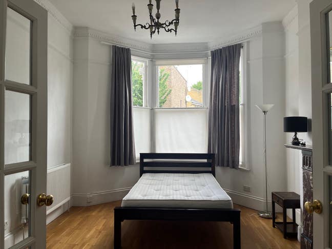 1B flat in West Kensington Main Photo