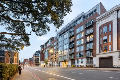 PIMLICO - Double Room in Large Apt w/Parking  Main Photo