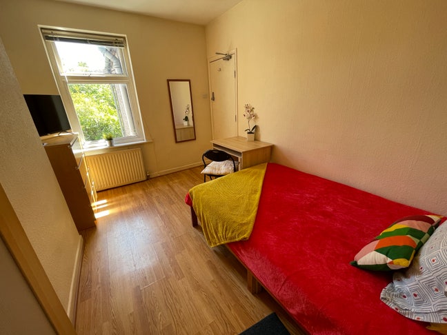 Fab dbl room town centre 26 Oct £565/m Main Photo