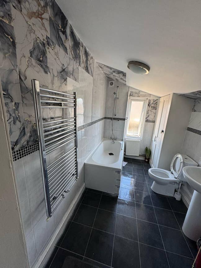 Double & Single Room all bills included  Main Photo