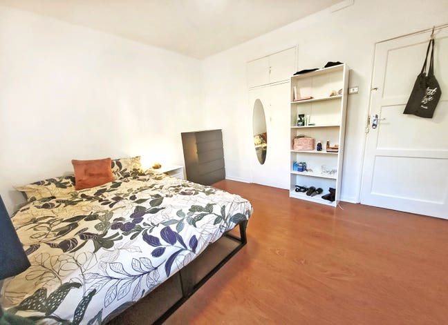 Double Room in All-Female Social House Main Photo
