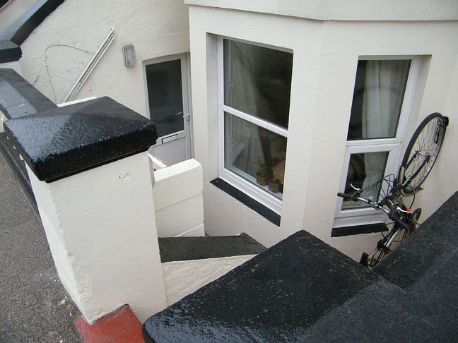 Two bedroom apartment with sea views and a garden Main Photo