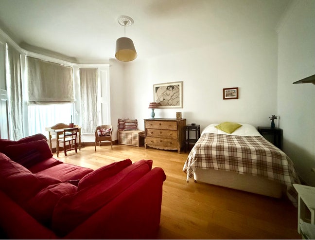 Very Large Room in a Homely flat  Main Photo