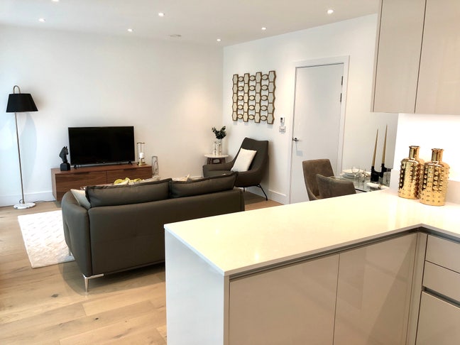 Stunning large new build 2 floor flat to rent  Main Photo