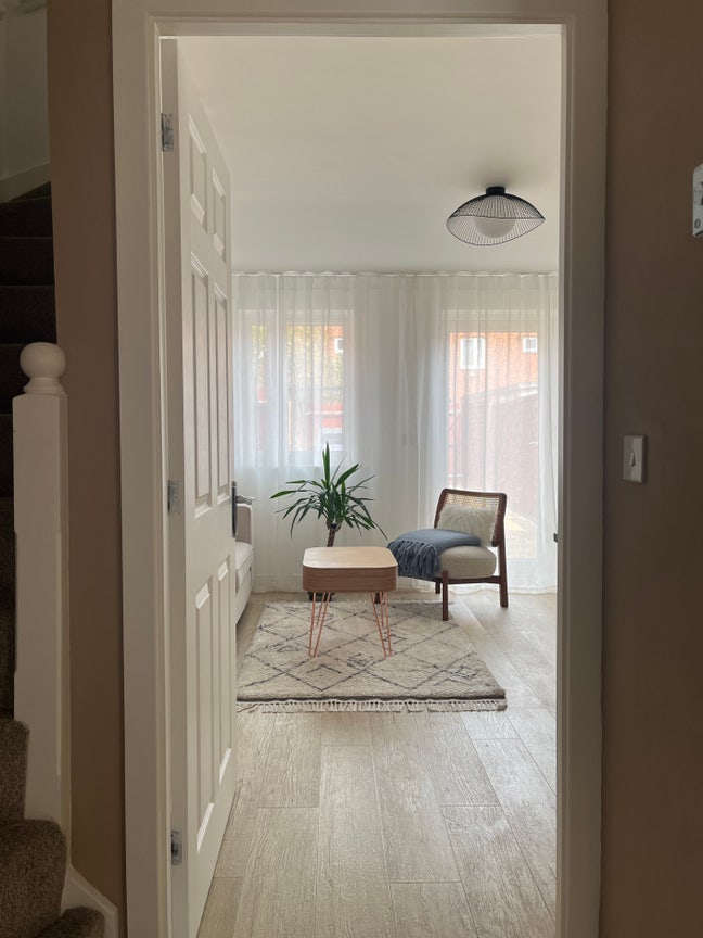 Larger single room with its own bathroom Main Photo