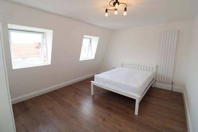 Room Next to Northern Line- SW19  Main Photo