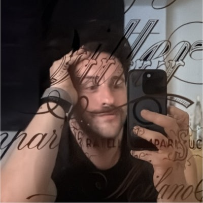 38yo gay male. Persona trainer and psychotherapist Main Photo