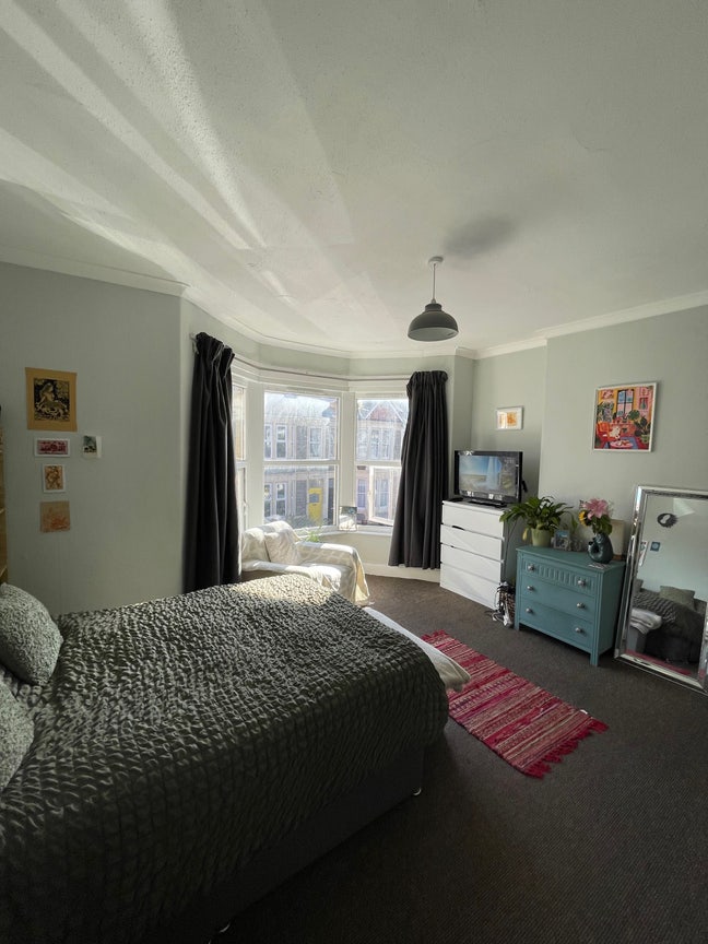 Large room in friendly cosy house  Main Photo