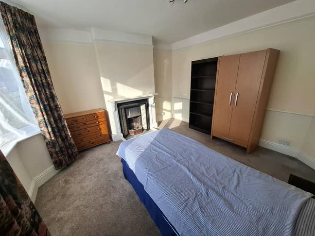 Single room in quiet professional house Main Photo