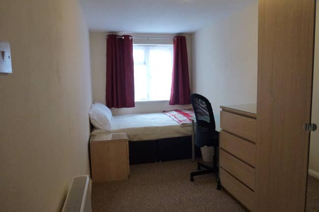 Spacious en-suite double room Main Photo