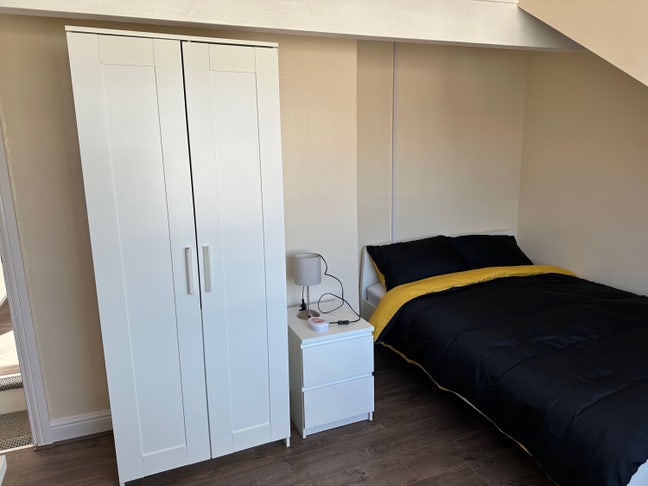  Large double bedroom in LS8 Main Photo
