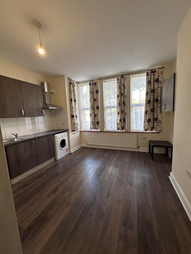 Bills Included Studio - Cricklewood NW2 (Zone 2/3) Main Photo