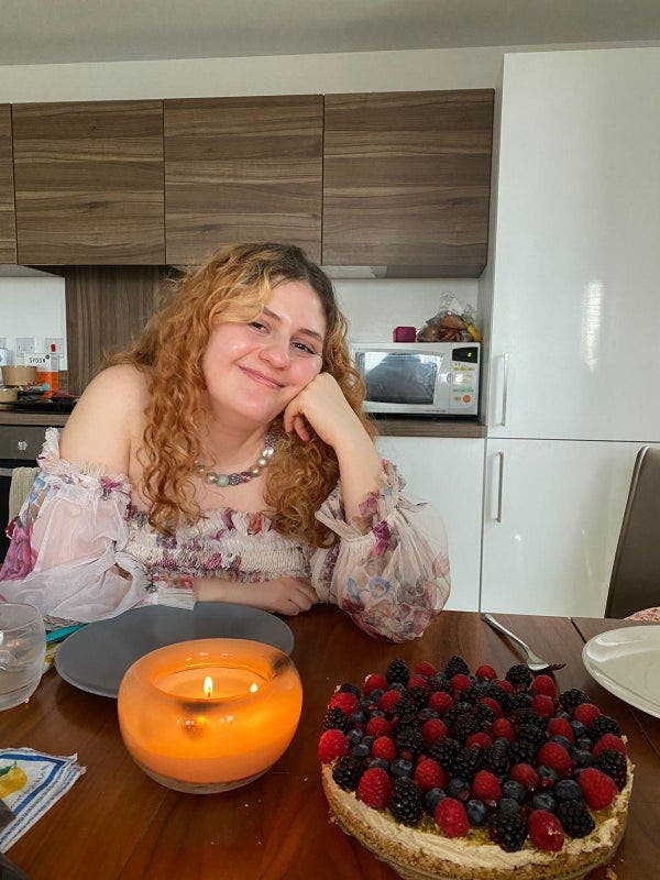 Looking for 1 bedroom/studio (long term) Main Photo