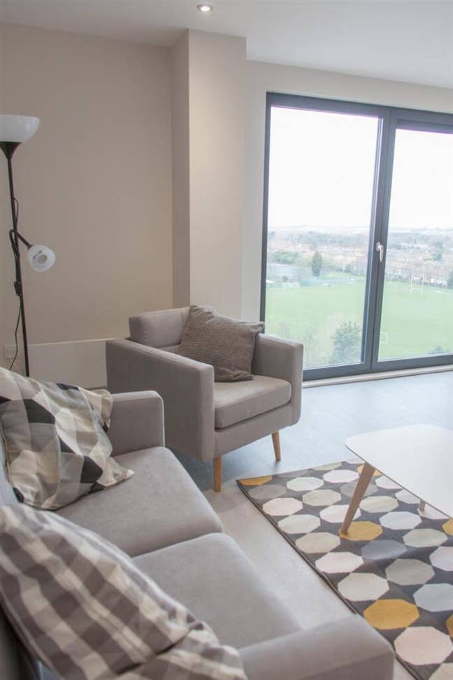 Double Room with own bathroom in modern apartment Main Photo