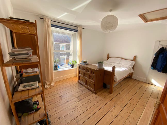 Large double room between St George & Kingswood Main Photo