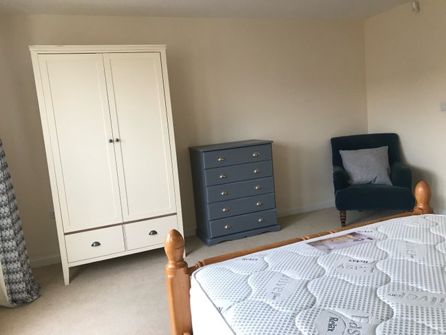 Large double room in modern End Terrace House Main Photo