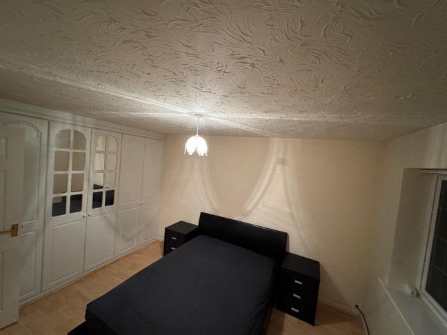 Detached House- Double Rooms Available  Main Photo