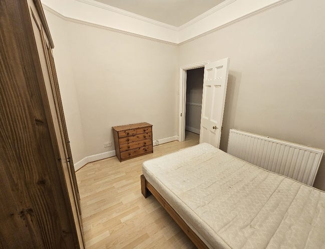 Large Double Room 5 mins to Gunnersbury station  Main Photo