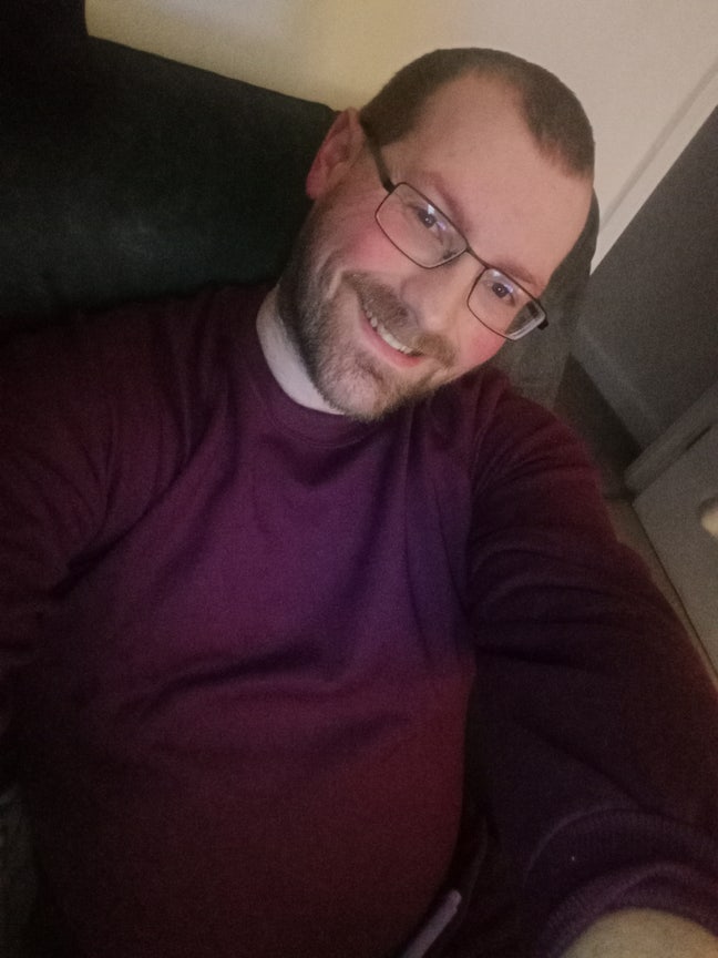 Looking for a single or double room or 1 bed flat Main Photo