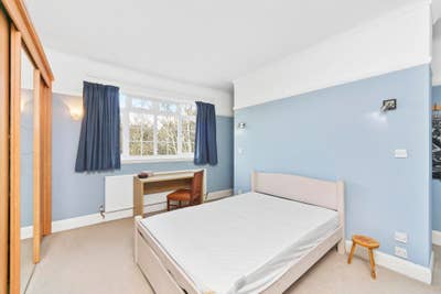 Spacious bedroom inc walk-in wardrobe in Wimbledon Main Photo