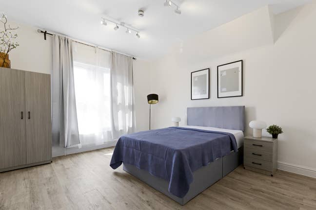 Large Double Room Leytonstone E11  near TUBE  Main Photo