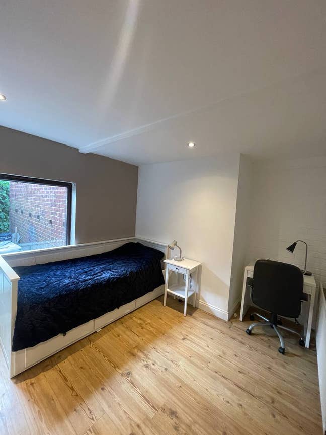 *Decent Double Room Close to Mk Center Main Photo