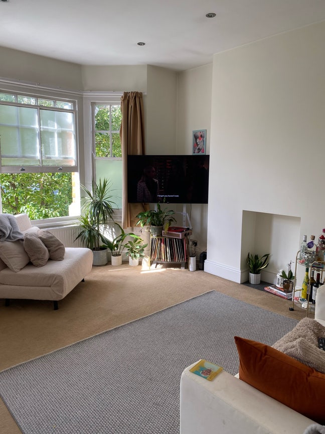 Double Room to rent in shared 2 bed flat Main Photo