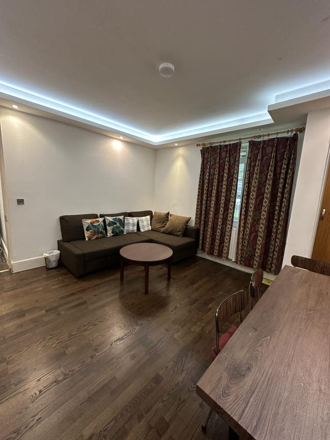 4 ROOMS with 2 Toilets in Bayswater /Queensway Main Photo