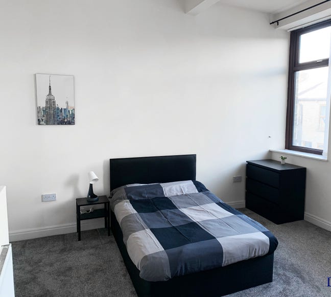 Available - Stylish Double Bedrooms in Mossley Main Photo