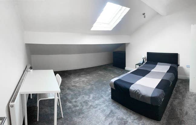Available - Stylish Double Bedrooms in Mossley Main Photo