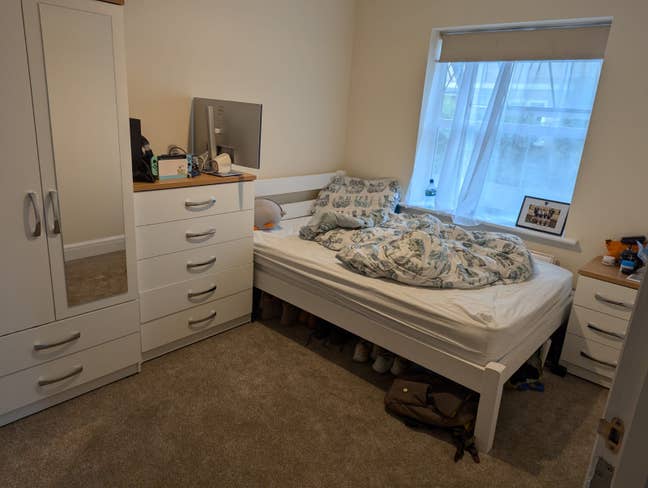 Affordable, Comfortable Room in Great Location Main Photo