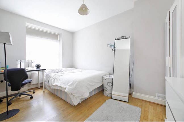 Perfect Location Large Double Room Available  Main Photo