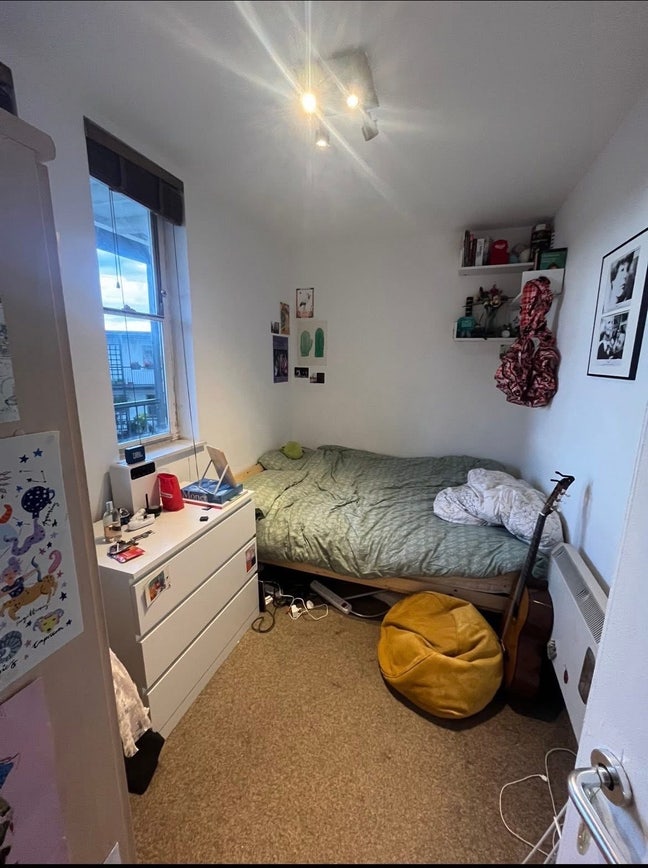 Room to rent in Limehouse Main Photo