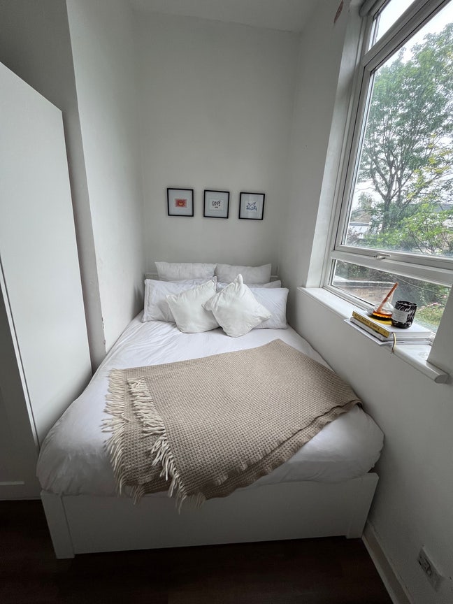 Room Available in friendly Clapham Junction flat Main Photo
