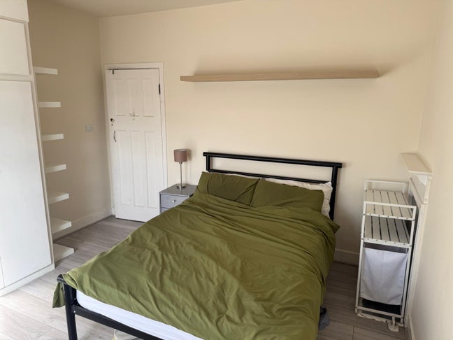 Double bedroom by Wembley Stadium Main Photo