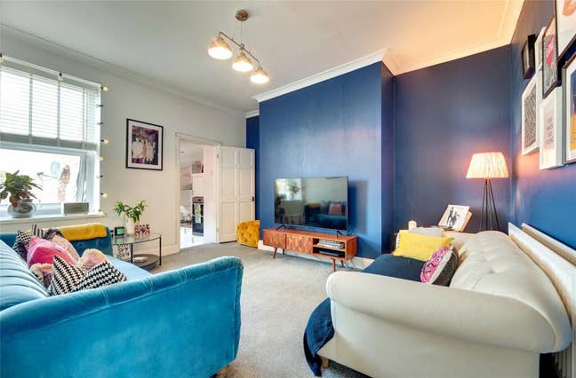 Modern double room close to QE Main Photo