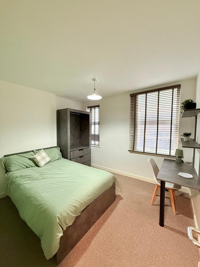 Cozy double room available now Main Photo