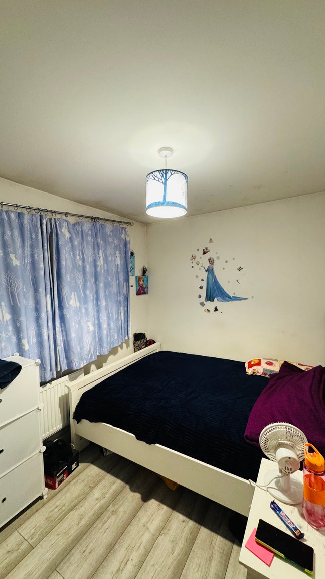 Room for Rent in GL4 Main Photo