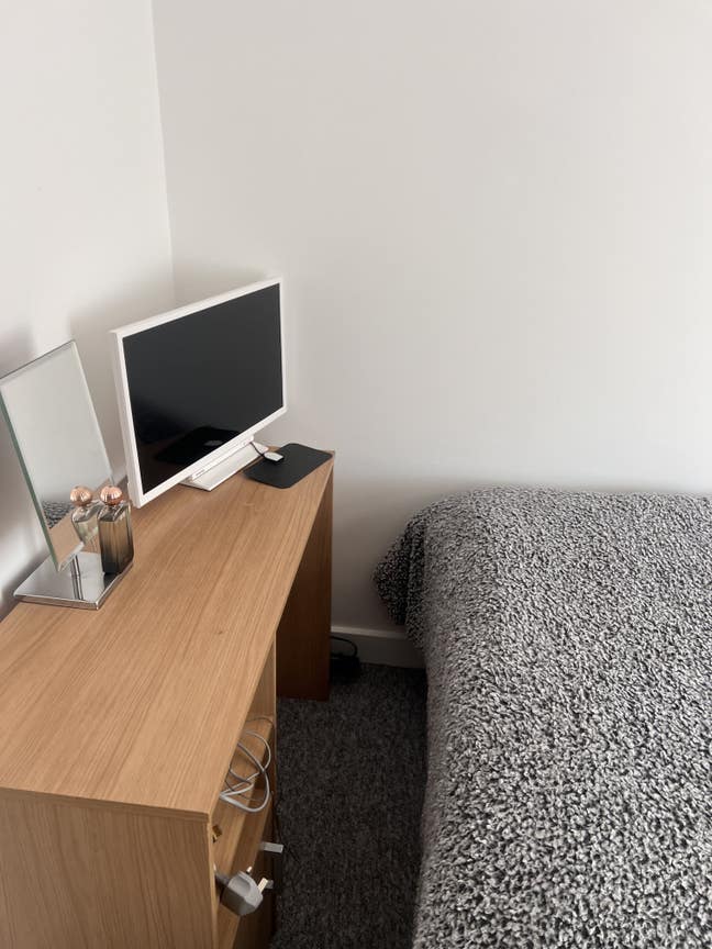 SPARE ROOM Main Photo