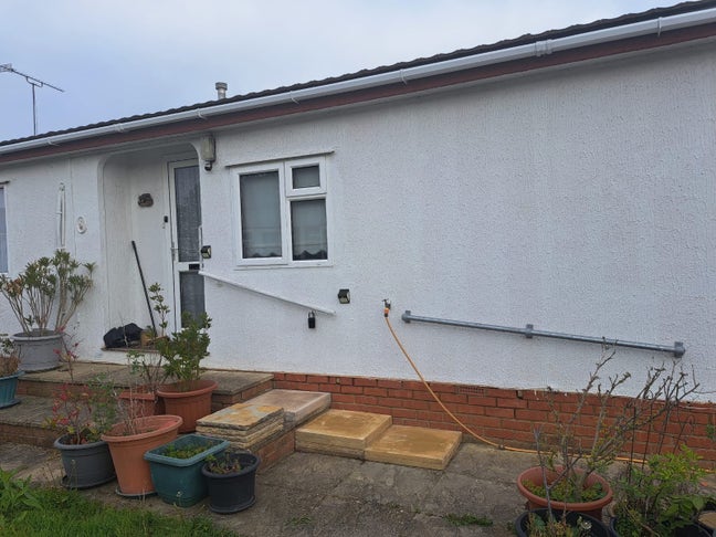 Home share with older person - Female only Main Photo