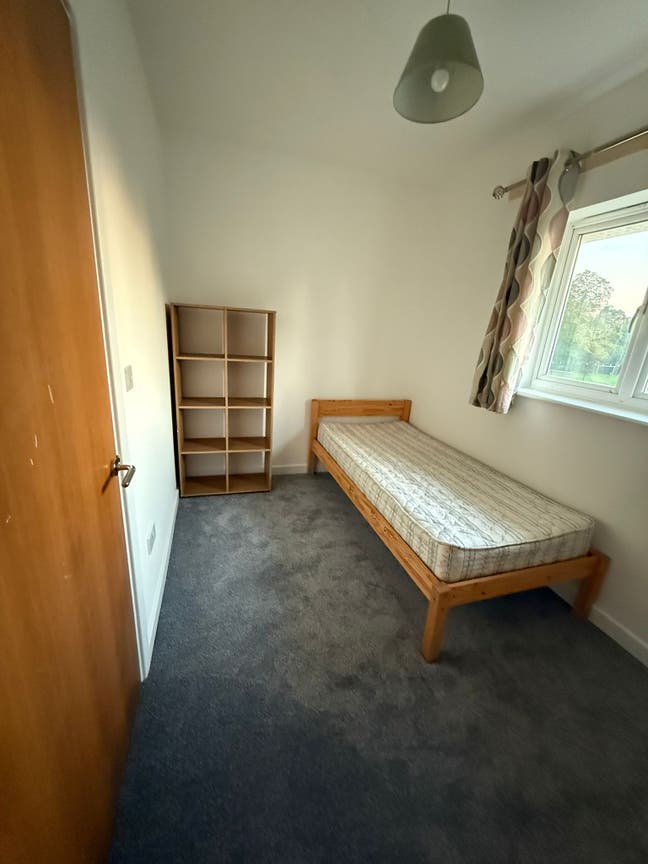 Furnished Double Room to Let - Ilford, IG2  Main Photo