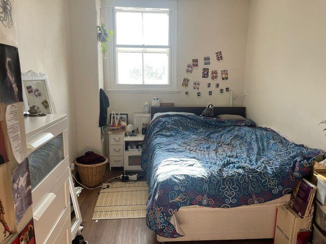 Spacious Double Room Available in 3 Bed Flat NW2 Main Photo