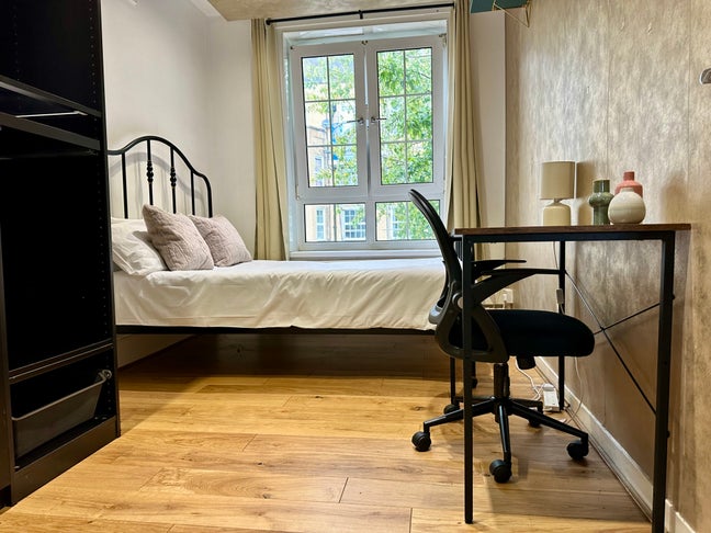  Stunning Dbl Rooms in E1W,  Walk in to the City! Main Photo