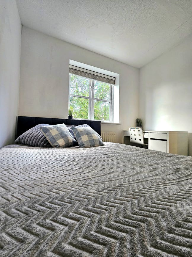 Bermondsey Large Ensuite available! Main Photo