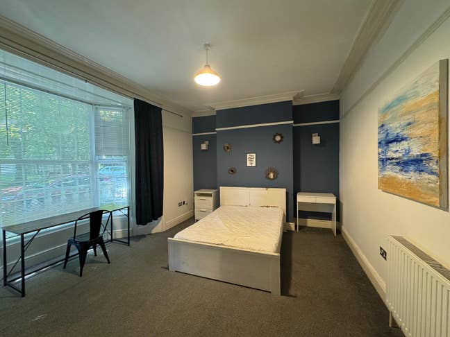 Modern room in central location  Main Photo