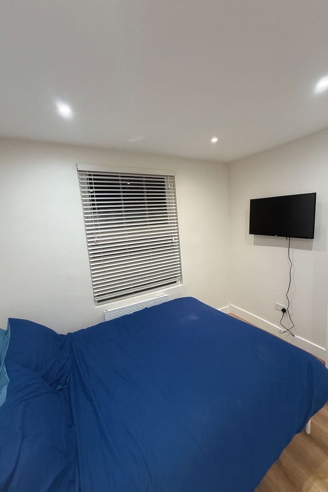  58 Modern furnished studio with bills including  Main Photo